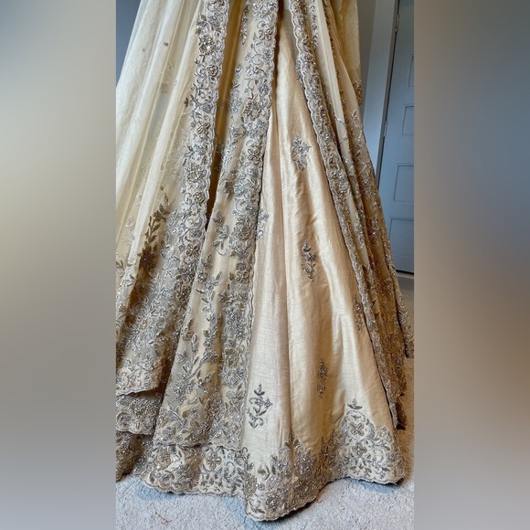 Bay Chic Bridal Gown - Picture 4 of 4